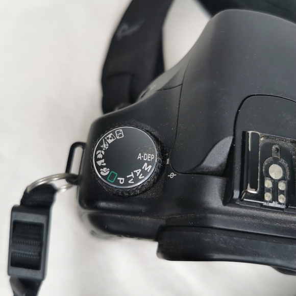 Canon EOS 30D digital SLR camera w/ case & cleaning tool - Picture 7 of 14